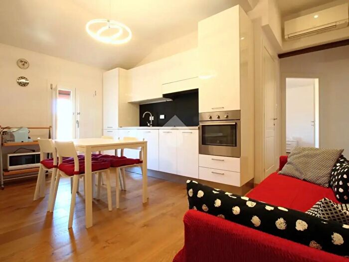 Appartamento trilocale in vendita in Via Andrea Costa, Bologna
