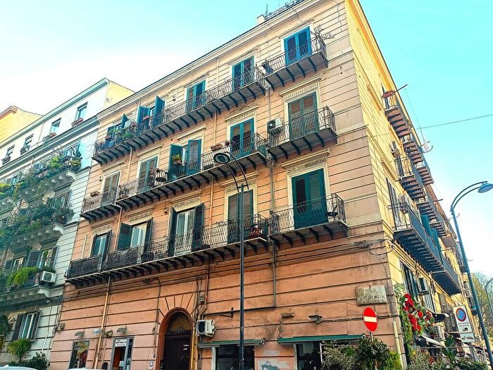 Appartamento quadrilocale in affitto in Via Quintino Sella, Politeama Ruggiero Settimo, Palermo