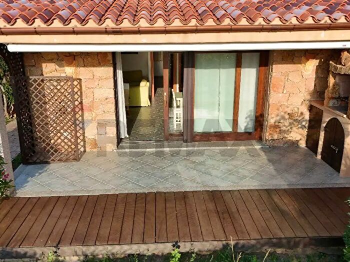 Casa quadrilocale in vendita in Trinità d'Agultu e Vignola