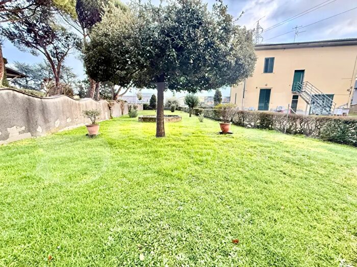 Casa con 7 locali in vendita in Castelfranco Di Sotto