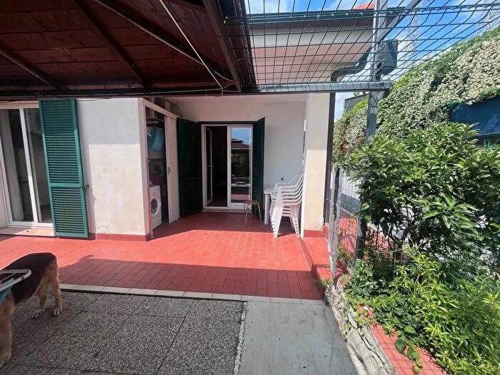 Casa con 7 locali in vendita in Vallecrosia