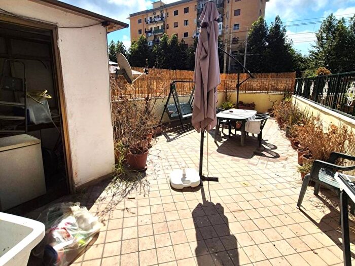 Appartamento trilocale in affitto in Via Diocleziano, Bagnoli, Napoli