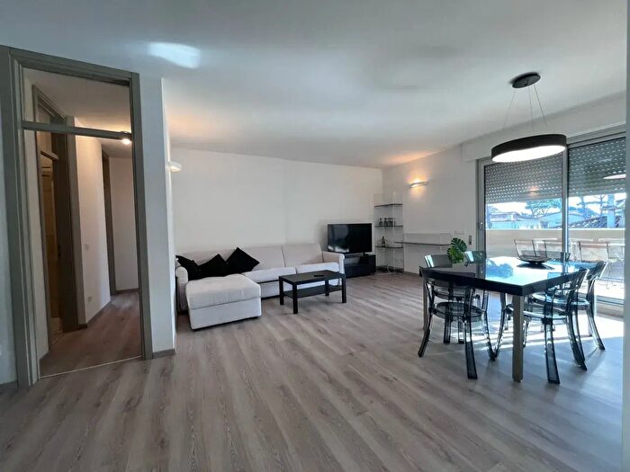 Appartamento con 6 locali in vendita in Viareggio