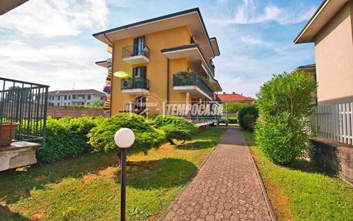 Appartamento trilocale in vendita in Trecate