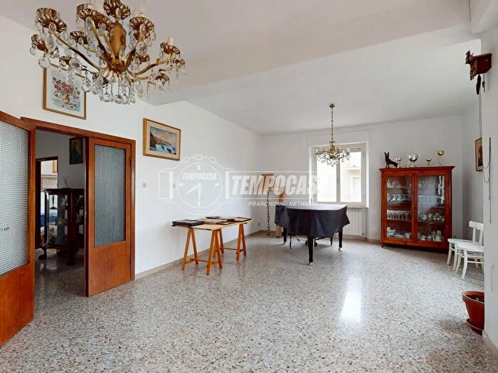 Appartamento con 5 locali in vendita in Via Giacomo Leopardi, San Severino Marche