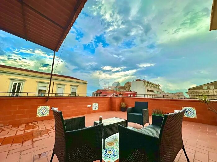 Appartamento trilocale in affitto in Via Toledo, Napoli