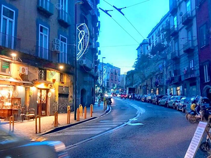 Appartamento monolocale in affitto in Via S Rosa, Museo, Napoli