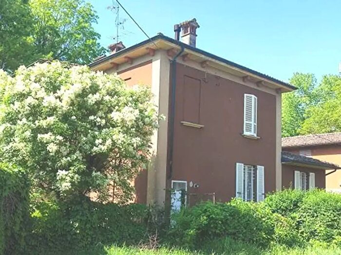 Casa con 8 locali in vendita in Spessa