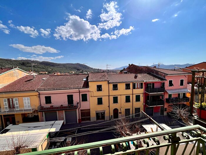 Casa con 6 locali in vendita in Santo Stefano Di Magra
