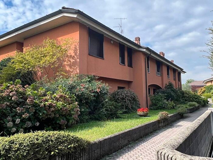 Casa quadrilocale in affitto in Via Giacomo Leopardi, Centro, Arese