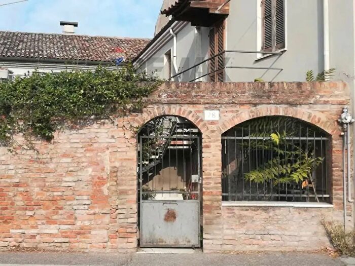 Casa quadrilocale in vendita in Viale Alfonso I d'Este, Ferrara