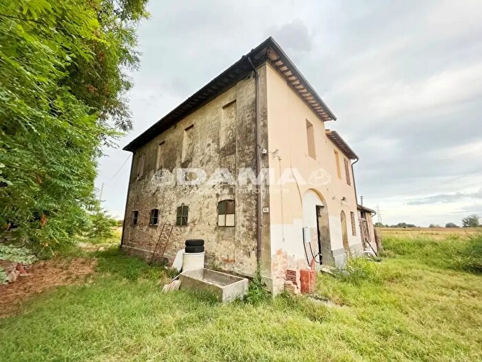 Casa con 8 locali in vendita in Via del Canale, Forli