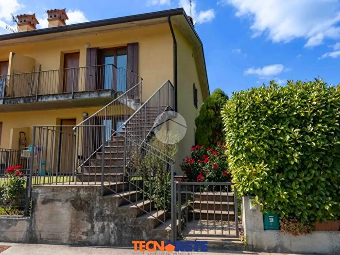 Appartamento trilocale in vendita in Via Boschetti, Lugo Di Vicenza