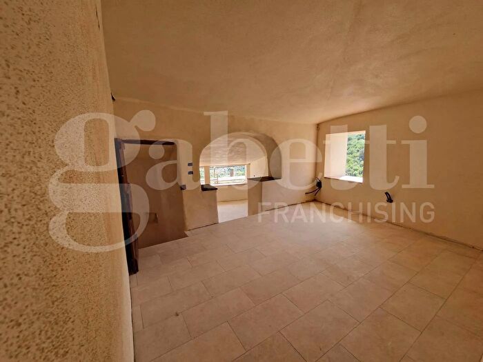 Appartamento con 5 locali in vendita in Via Costa, Calice Ligure