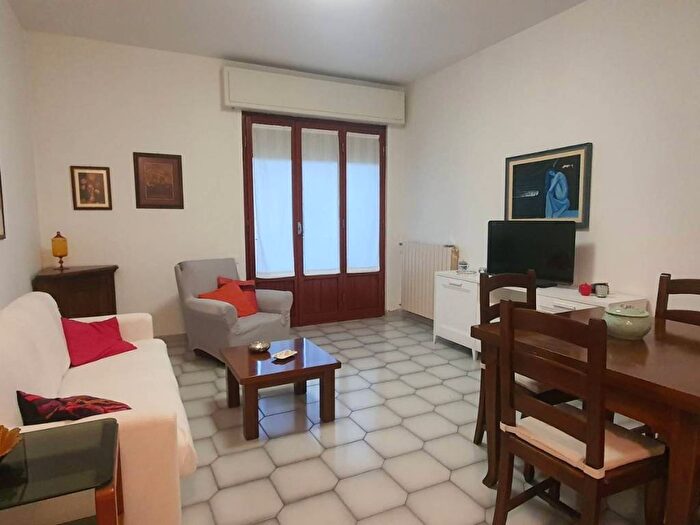 Appartamento trilocale in affitto in Via Firenze, Marina di Massa Centro, Massa