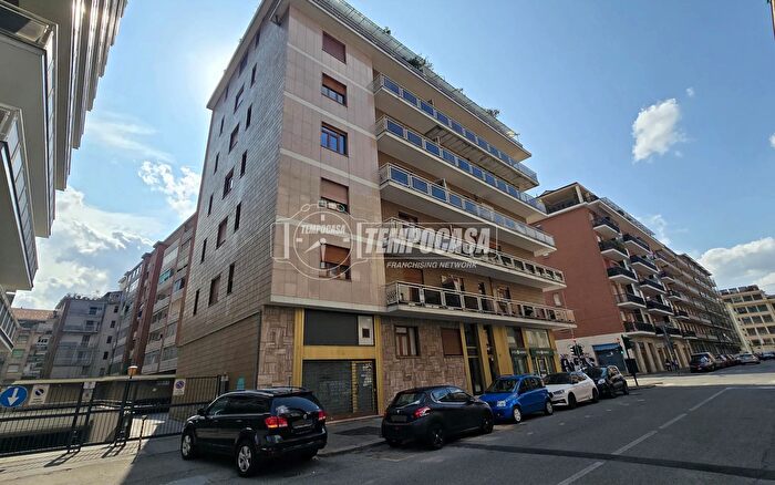 Appartamento trilocale in vendita in Via Garessio, Torino