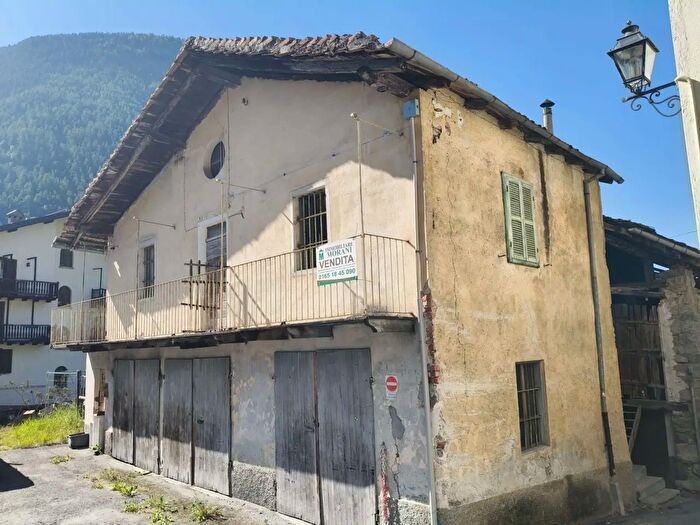 Casa con 9 locali in vendita in Valpelline