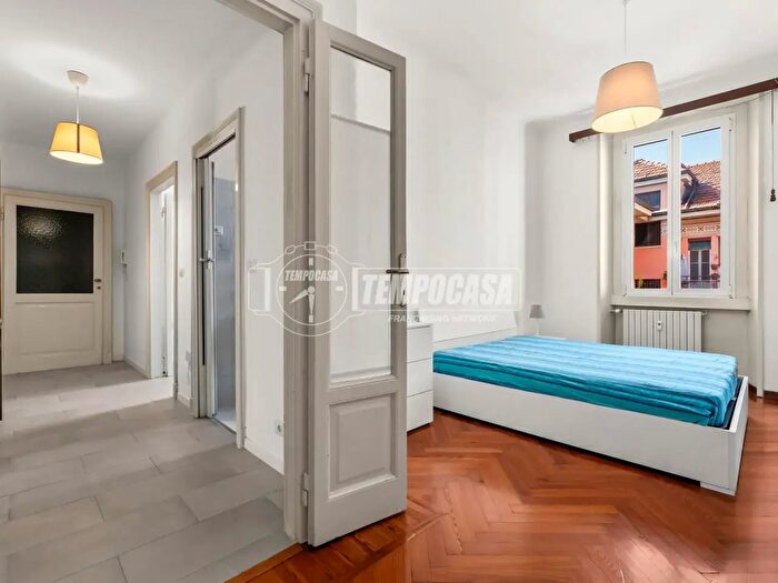 Appartamento trilocale in vendita in Piazza Emilia, Milano