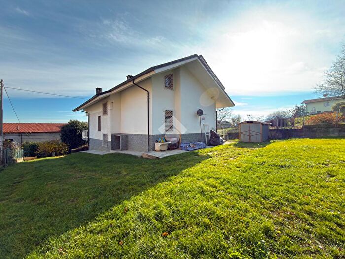 Casa con 6 locali in vendita in Via Villanova, Giaveno