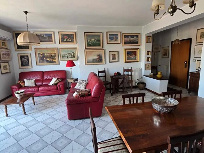 Appartamento con 6 locali in vendita in Via Principessa Iolanda di Savoia, Sassari