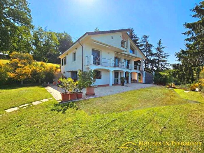 Casa con 6 locali in vendita in Bene Vagienna