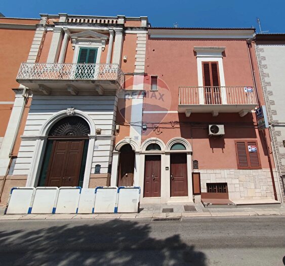 Casa con 5 locali in vendita in Via Ugo Foscolo, Bari