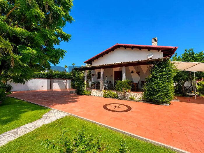 Casa con 6 locali in vendita in Villaggio Mediterraneo Snc, Terracina