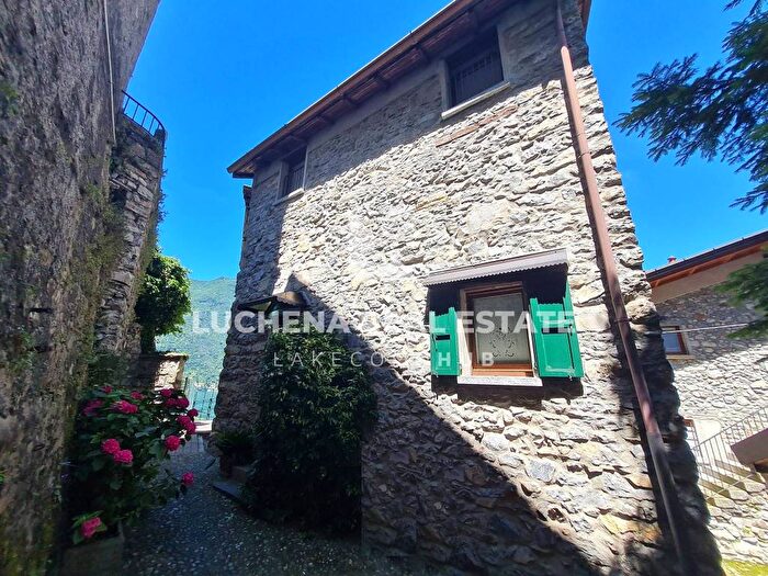 Casa trilocale in affitto in Via del Castello, Centro, Nesso