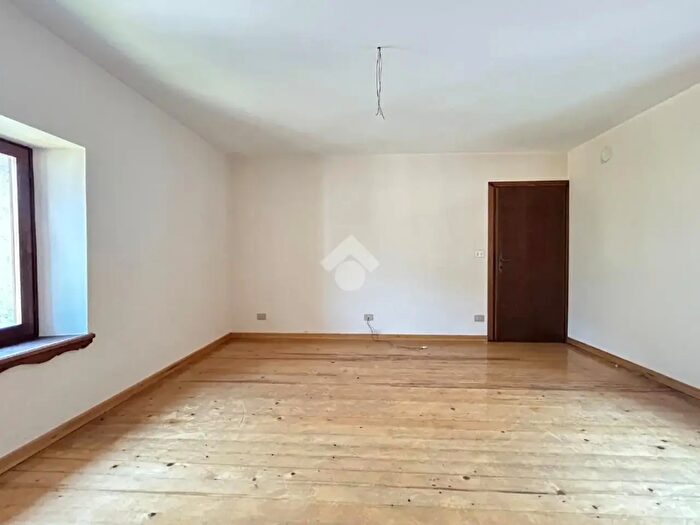 Appartamento trilocale in vendita in Via Divisione Garibaldi, Sutrio
