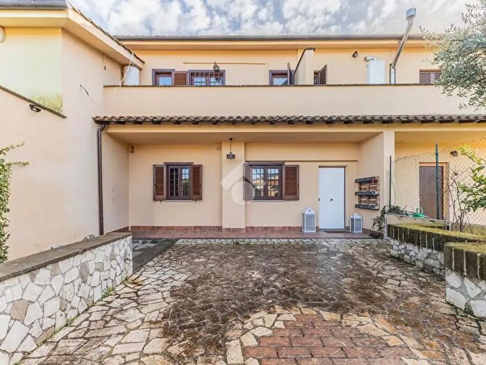 Casa con 5 locali in vendita in Via Marche, Campagnano Di Roma