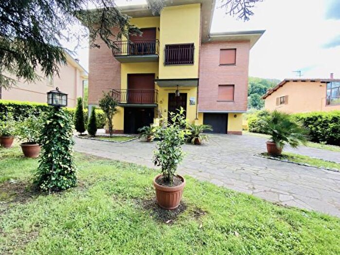 Casa con 6 locali in vendita in Via della Croce Prima, Lucca