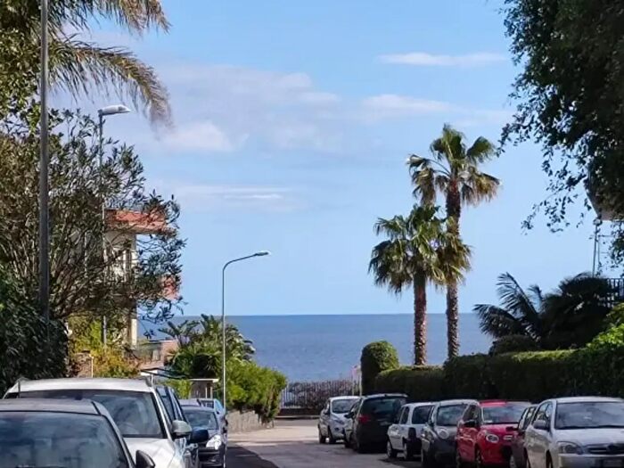 Appartamento quadrilocale in vendita in Via Mario Rapisardi, Aci Castello