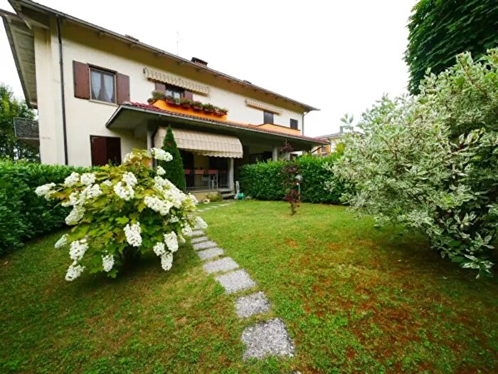 Appartamento trilocale in vendita in Via Giardini Nord, Serramazzoni