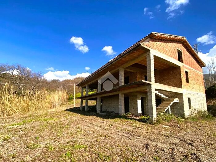 Casa con 6 locali in vendita in Via S Michele, Paola