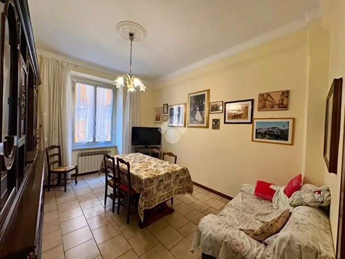 Appartamento quadrilocale in vendita in Via De Cavero, Genova