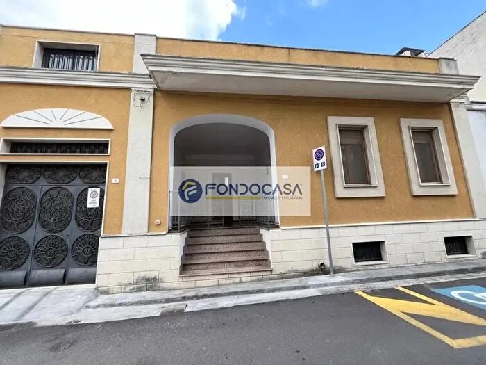 Casa con 9 locali in vendita in Via Alessandro Manzoni, Parabita