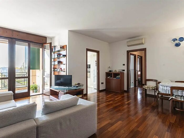 Appartamento con 5 locali in vendita in Modena