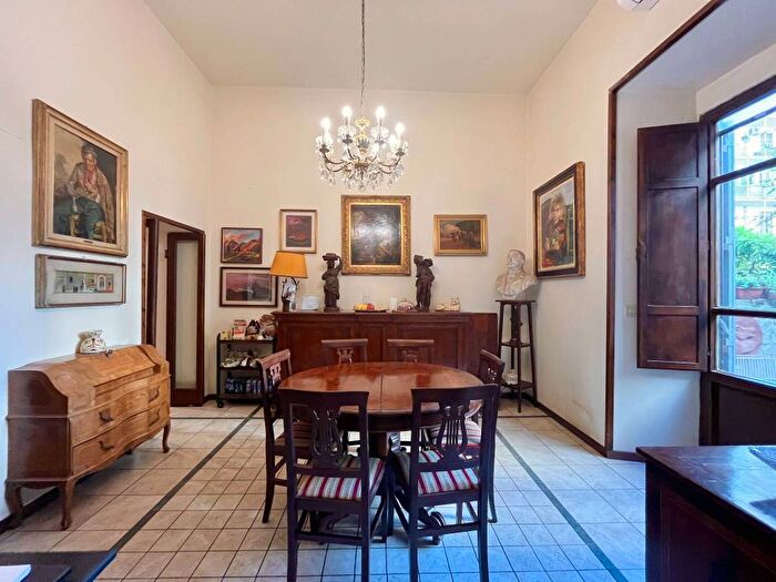 Appartamento con 6 locali in vendita in Via Francesco Crispi, Leopoldo Vittorio Emanuele Statuto, Firenze