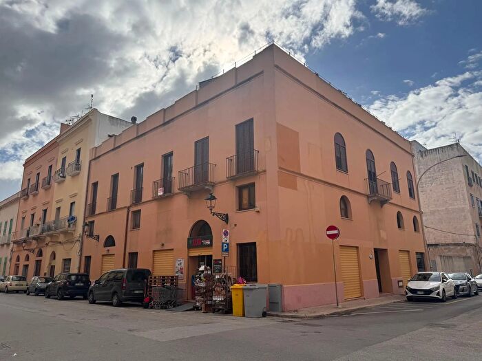 Appartamento con 9 locali in vendita in Via Carolina, Trapani