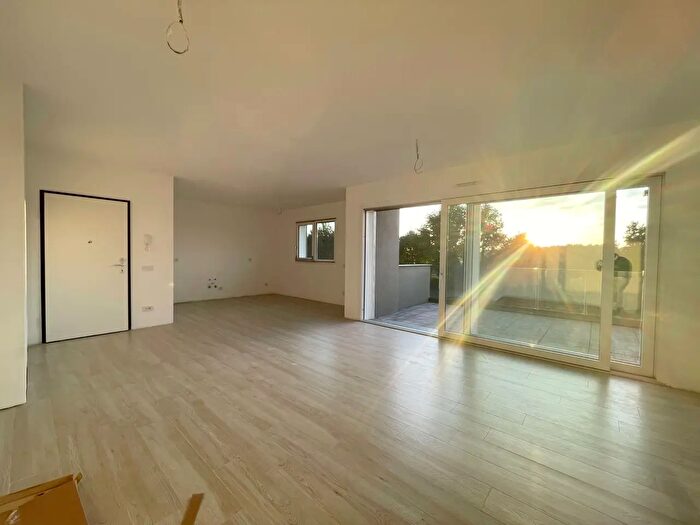 Appartamento trilocale in vendita in Via Cappelletta, Olgiate Comasco