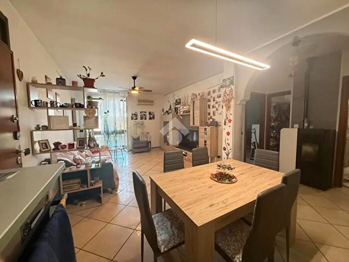 Appartamento trilocale in vendita in Via Marconi, Gianico