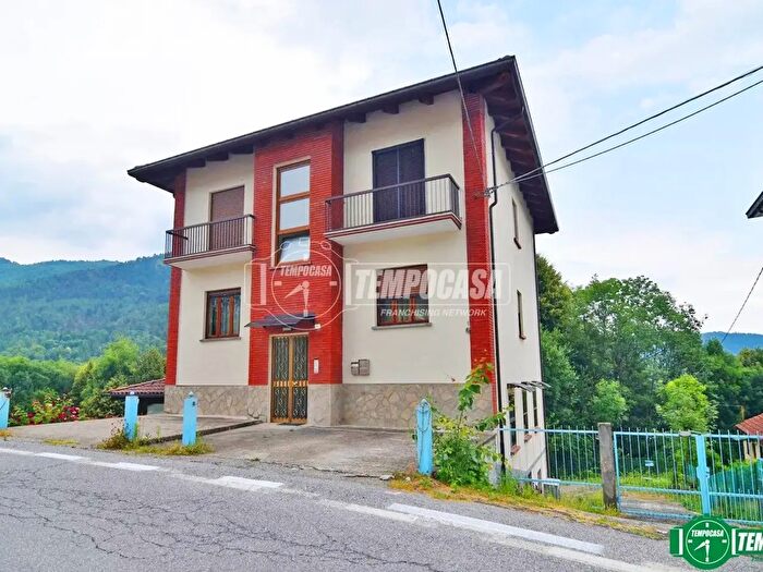 Appartamento quadrilocale in vendita in Via Perini a, Traves