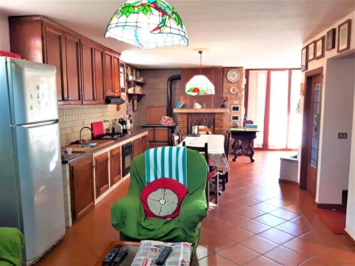 Casa con 10 locali in vendita in Via Montefortini Signa, Signa