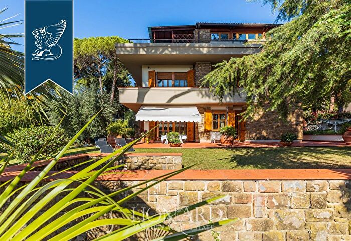 Casa con 6 locali in vendita in Firenze