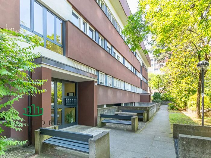Appartamento con 6 locali in vendita in Via Luigi Bombicci, Bologna