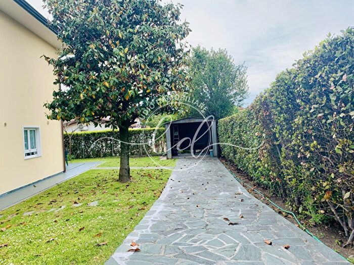 Casa con 7 locali in vendita in Pietrasanta