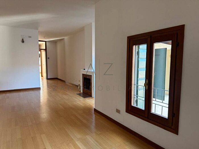 Casa quadrilocale in affitto in Via Riccati, Castelfranco Veneto