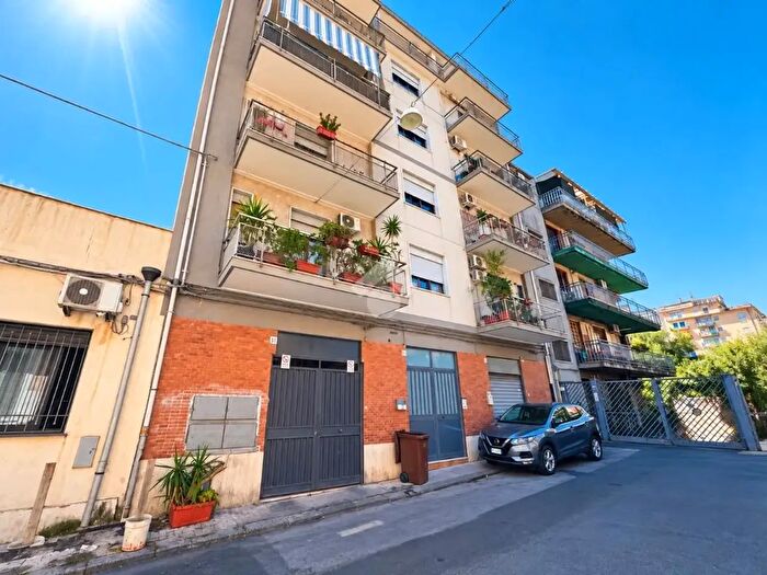 Appartamento bilocale in vendita in Via Savoia, Catania
