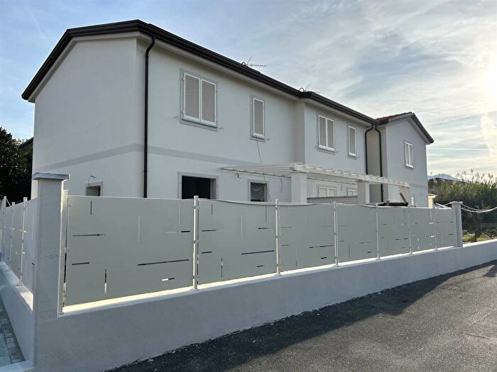 Casa con 6 locali in vendita in Colombiera Molicciara, Castelnuovo Magra