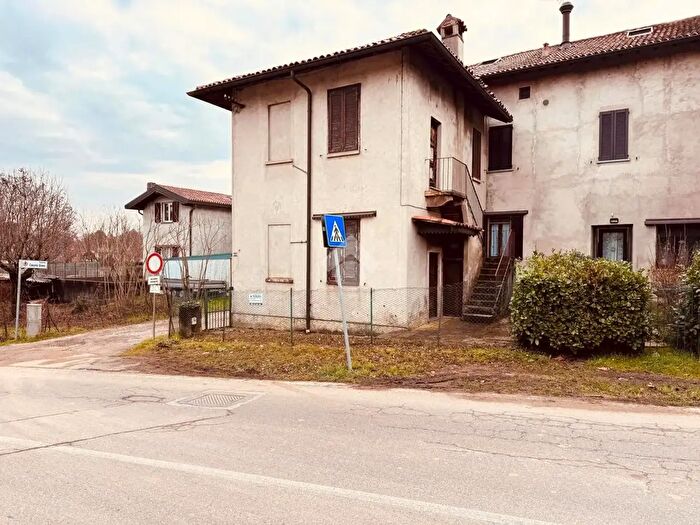 Casa trilocale in vendita in Via S Gaetano, Casatenovo